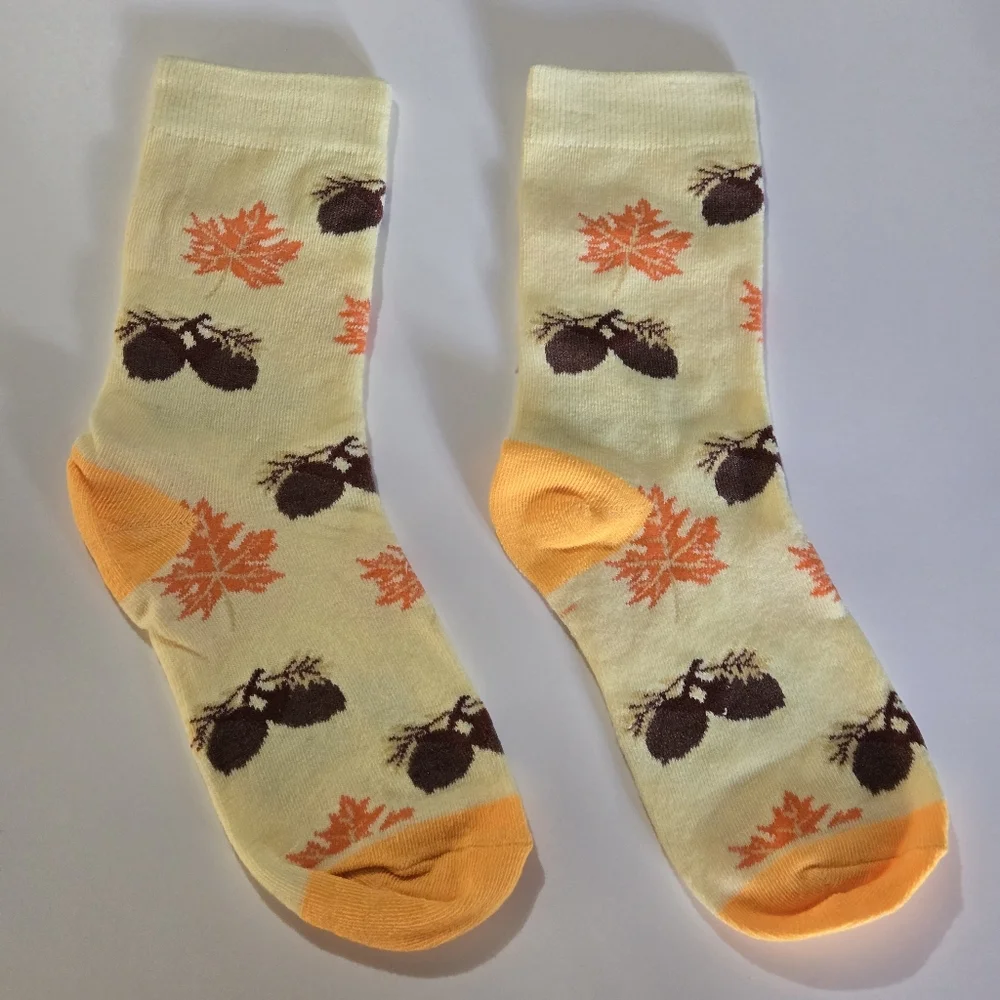 🍒🍒 Autumn Leaf Patterned Mid Tube Socks
